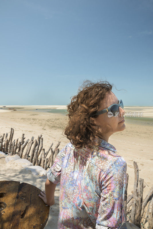 Inspired single woman with sunglasses at Macapá Beach Piauí